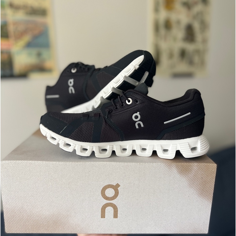 NEVER WORN CLOUD 5 SHOES